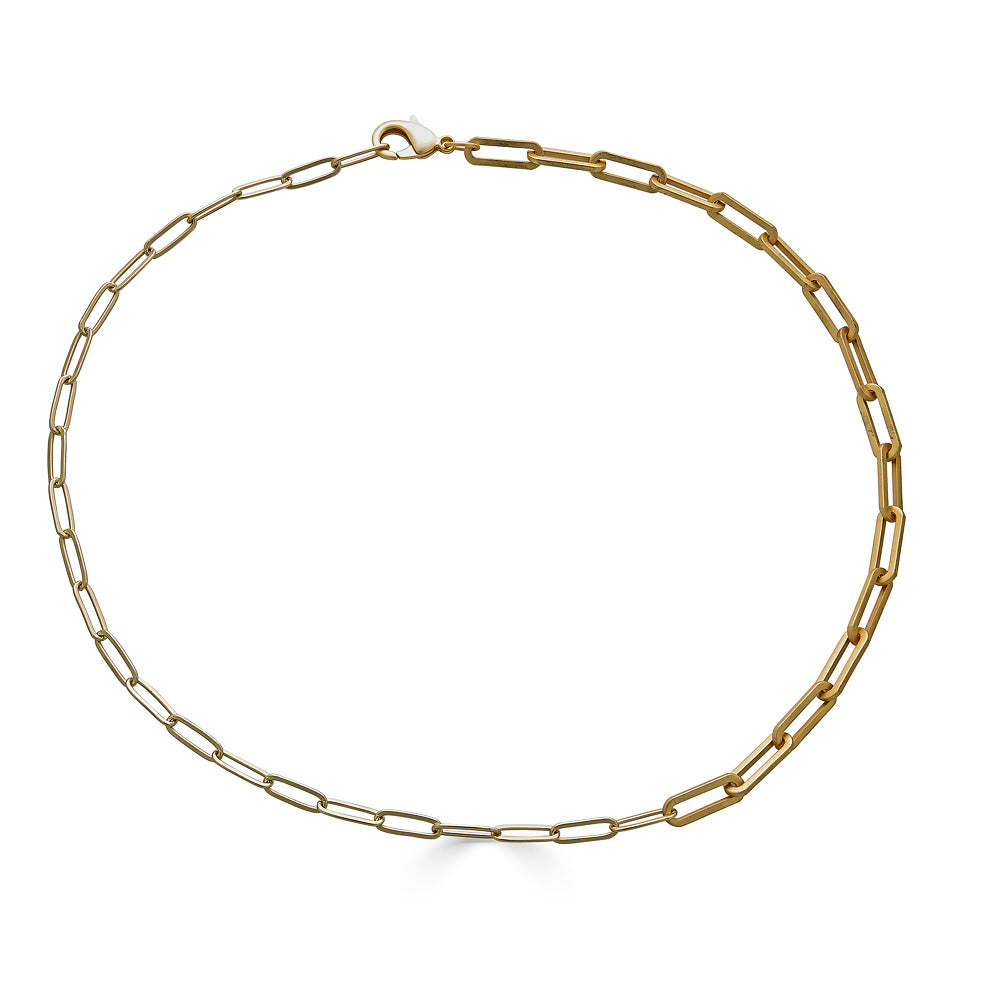 A matte gold mixed link short layering chain.