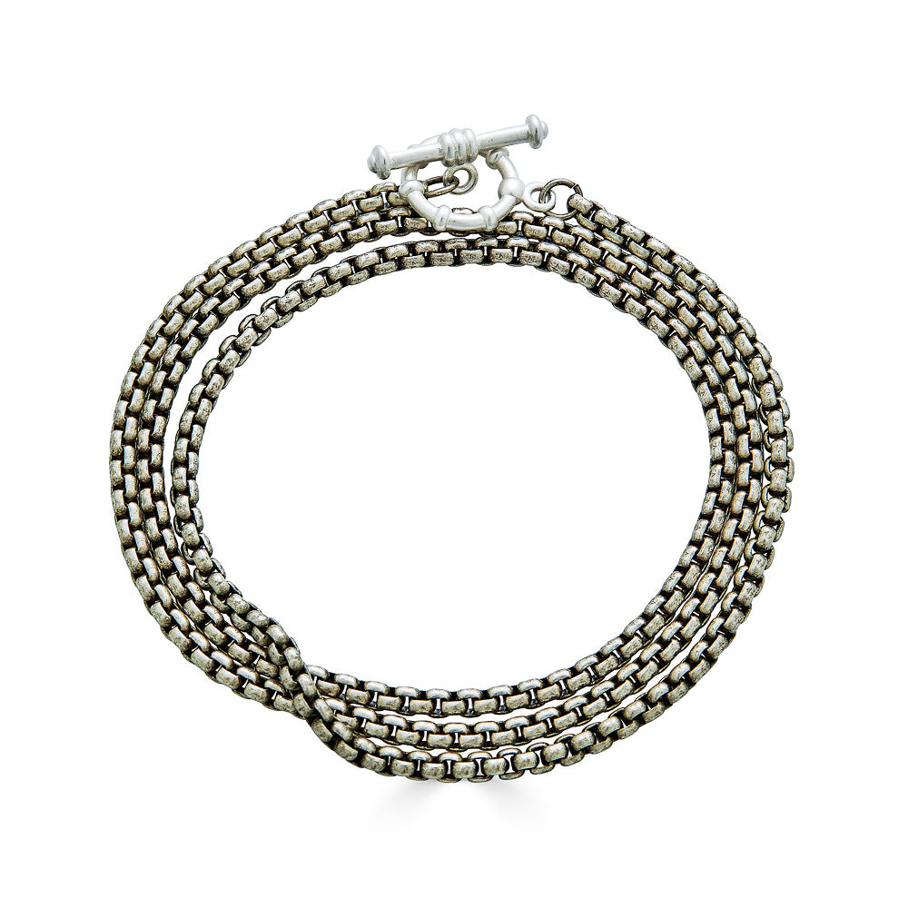 A silver venetian box chain lariat necklace.
