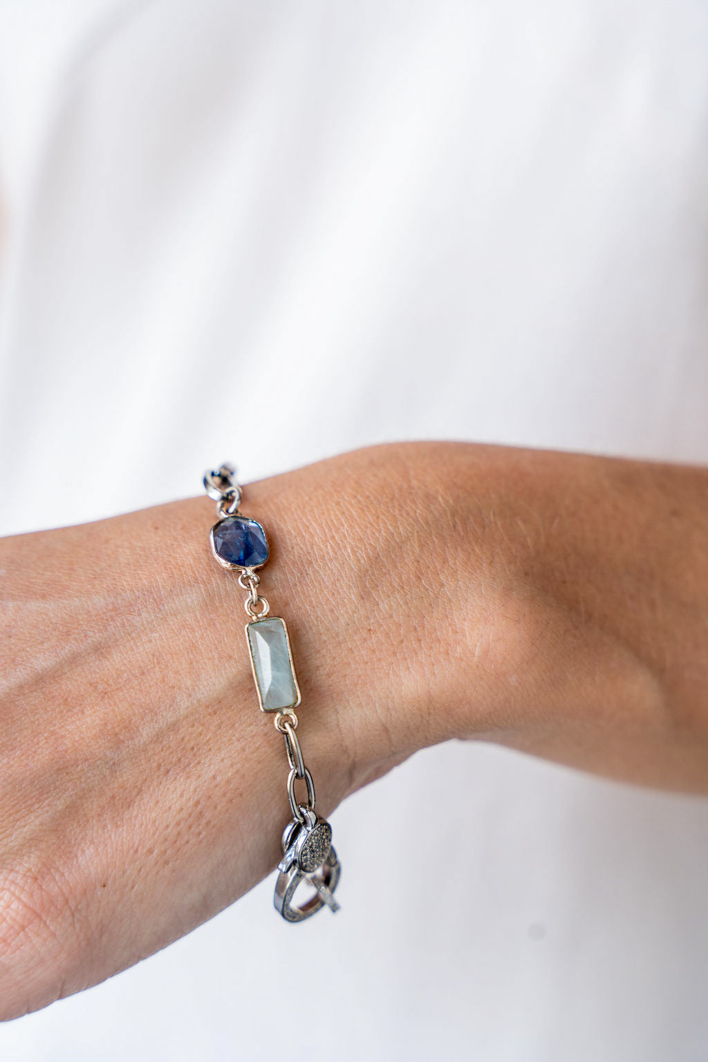 A silver mixed gemstone necklace with chalcedony, kyanite, moonstone and pearls.