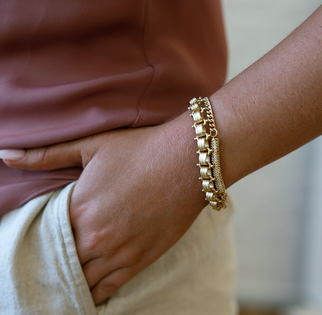 Matte Gold Book Chain Bracelet – Loni Paul Jewelry