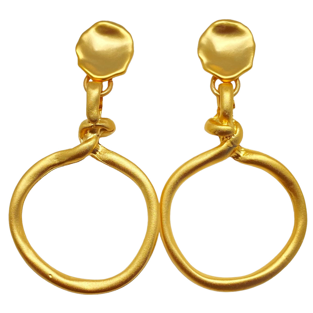 a matte gold dangle earring with a rope lasso detail