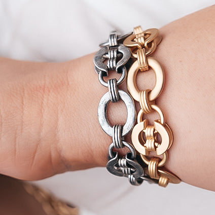 a matte gold mixed chainlink bracelet